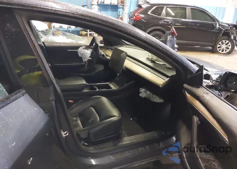 2021 Tesla Model 3 Long Range Dual Motor All-Wheel Drive z USA, uszkodzony, nr VIN 5YJ3E1EB1MF014821